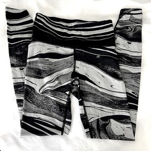 Lululemon Speed Wunder Tights; Marble Black in Size 2